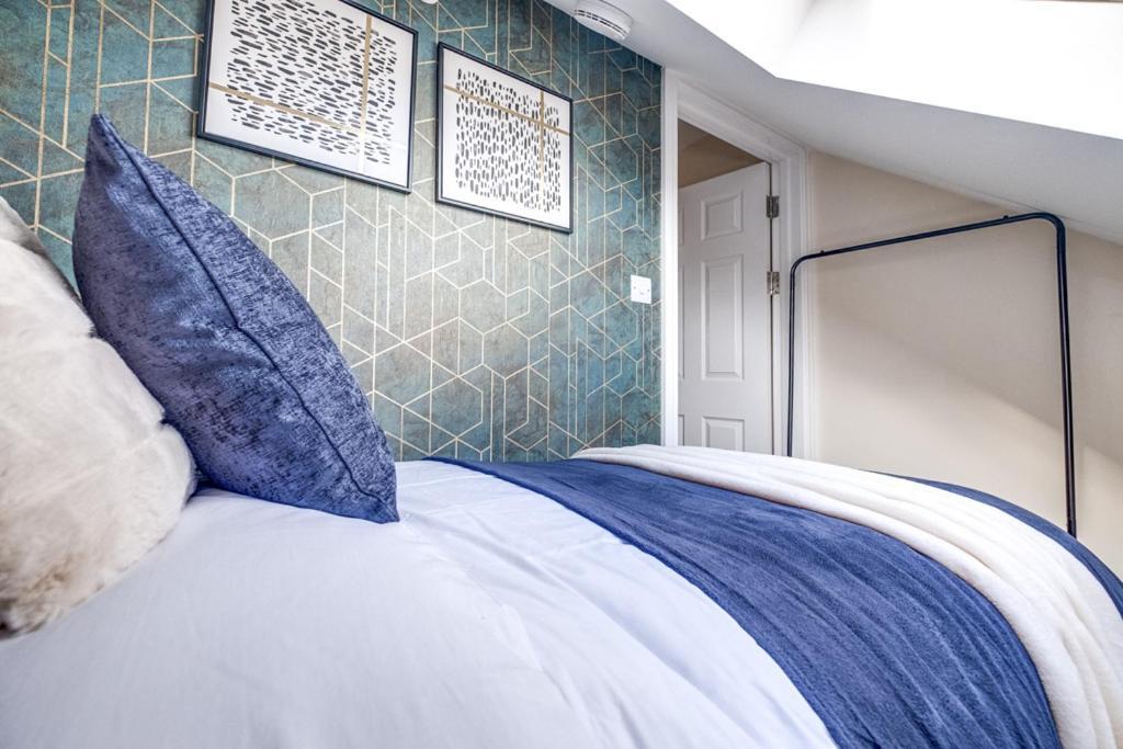 Lavish 4 Bed In Coventry - Sleeps 9 Villa Exterior photo